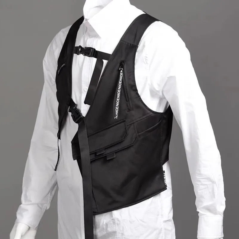 cargo-vest-outfit-men_11.jpg
