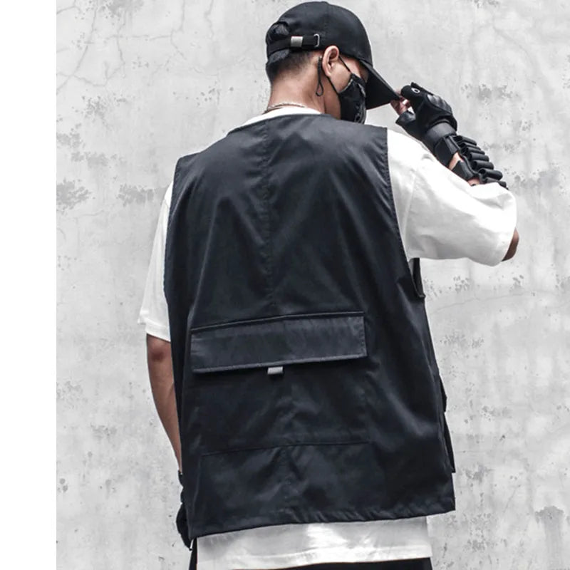techwear-style-cargo-vest_2.jpg